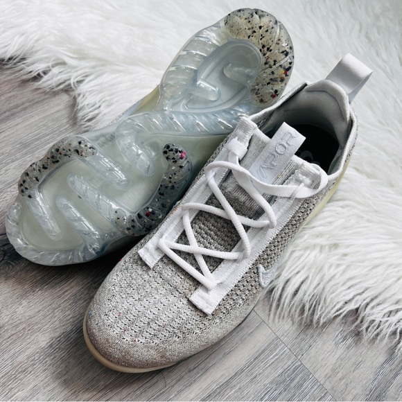 NWT Air Vapormax 2021 Women’s Shoes - Picture 4 of 9